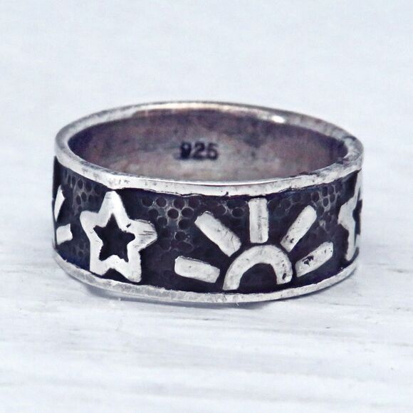 Sterling Silver Ring Vintage Sz 5 Women W/ Sun And Moon And Antiquing Story Ring - Picture 1 of 8
